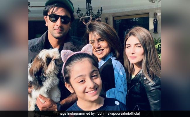 A Family-Only Pic With Neetu Kapoor, Ranbir, Riddhima And Samara