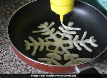 Indian Kitchen Tips: 5 Easy Ways To Clean Burnt Pans In Just A Few Minutes Indian Kitchen Tips: 5 Easy Ways To Clean Burnt Pans In Just A Few Minutes