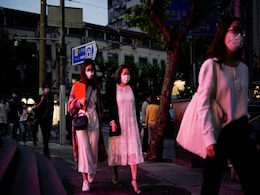 चीन में कोरोनावायरस के 'दूसरे वेव' का डर, 106 केस सामने आने पर अधिकारियों ने कहा- बीजिंग के हालात गंभीर चीन में कोरोनावायरस के 'दूसरे वेव' का डर, 106 केस सामने आने पर अधिकारियों ने कहा- बीजिंग के हालात गंभीर