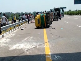 यूपी में एक और सड़क हादसा: 12 घंटे के भीतर तीन सड़क दुर्घटना में गईं 32 जानें, कई घायल यूपी में एक और सड़क हादसा: 12 घंटे के भीतर तीन सड़क दुर्घटना में गईं 32 जानें, कई घायल