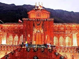 Badrinath Dham: बद्रीनाथ धाम के कपाट खुले, पीएम मोदी की ओर से की गई पहली पूजा Badrinath Dham: बद्रीनाथ धाम के कपाट खुले, पीएम मोदी की ओर से की गई पहली पूजा