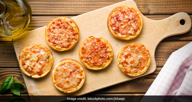 Paneer Bread Pizza Bite: Make This Delicious Snack When You Crave For Pizza For Snacking