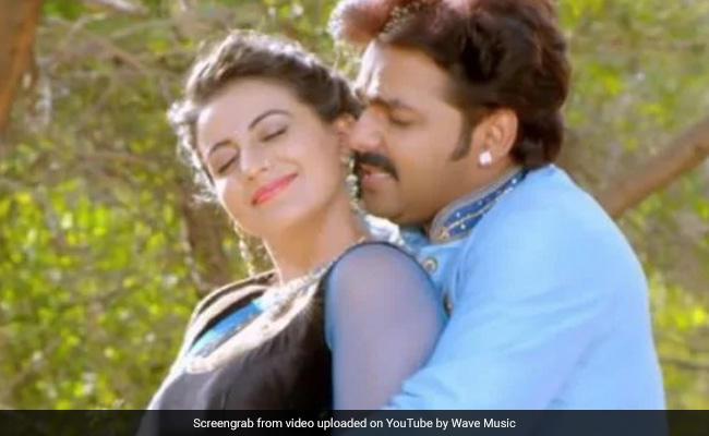 New Bhojpuri Song: पवन सिंह और अक्षरा सिंह के रोमांटिक सॉन्ग का धमाल, 10 करोड़ से ज्यादा बार देखा गया वीडियो