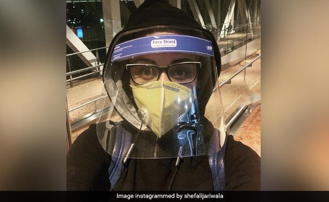 'कांटा लगा' गर्ल शेफाली जरीवाला पहुंची मुंबई एयरपोर्ट, बोलीं- ऐसा लग रहा है कि सब निर्जीव....