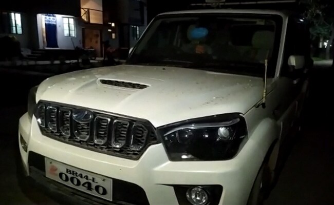 बिहार में कांग्रेस MLA की गाड़ी से मिली शराब की बोतलें, 4 गिरफ्तार, विधायक बोले- 'मुझे नहीं पता गाड़ी में...'
