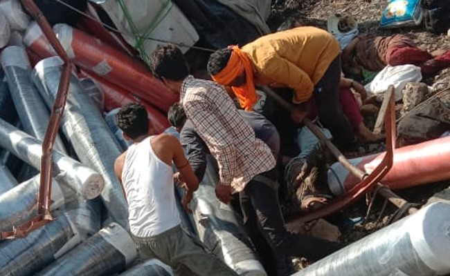 6 Migrants Killed, Several Injured As Truck Overturns In Madhya Pradesh