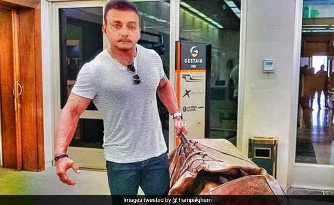 लॉकडाउन में शराब का ठेका खुला तो रवि शास्त्री पर बने ये मजेदार Memes, लोग बोले- रियल लाइफ कबीर सिंह..