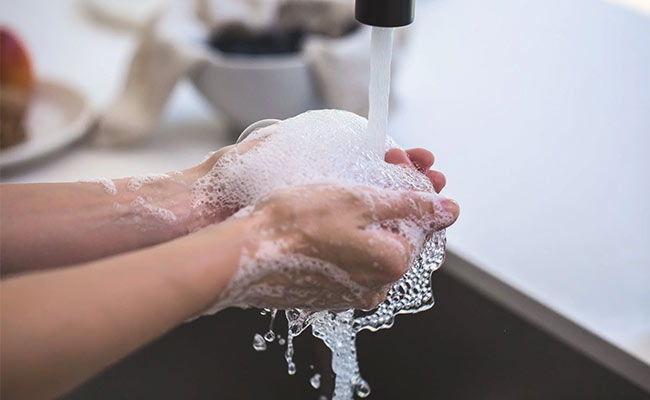 Toss Aside Synthetic Soaps: Pick All-Natural Hand Wash For Kids