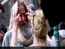 अमिताभ बच्चन ने शेयर की 'गुलाबो सिताबो' सेट की Photo, फैन्स से पूछा- आइब्रो के बीच के गैप को क्या कहते हैं अमिताभ बच्चन ने शेयर की 'गुलाबो सिताबो' सेट की Photo, फैन्स से पूछा- आइब्रो के बीच के गैप को क्या कहते हैं
