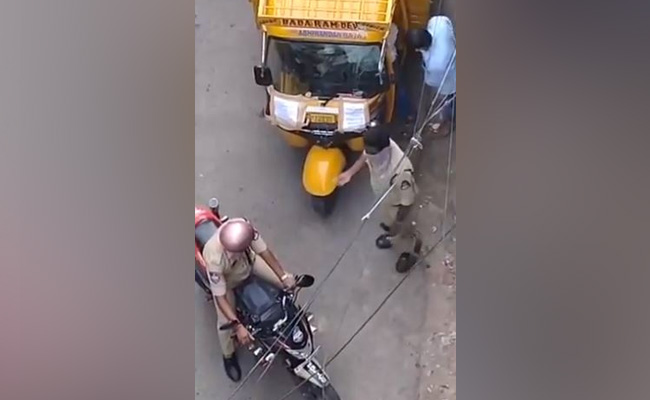 "Grave Misconduct": Hyderabad Cops Seen Taking Bribe On Camera, Suspended