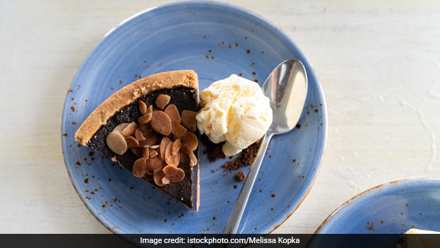How To Make Vanilla Ice-Cream At Home, Without Ice-Cream Maker And Cream!