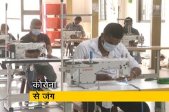 कामगार मास्क बनाकर कोरोना के खिलाफ जंग में कर रहे मदद कामगार मास्क बनाकर कोरोना के खिलाफ जंग में कर रहे मदद