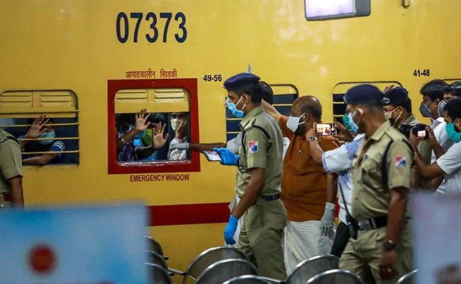 AAP MP Seeks FIR Against Those Responsible For Migrant Trains' Diversions