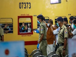 स्पेशल ट्रेन से MP पहुंचें मजदूरों को है जल्द हालात सुधरने का भरोसा, क्वारेंटीन सेंटर्स के बारे में भी बताया स्पेशल ट्रेन से MP पहुंचें मजदूरों को है जल्द हालात सुधरने का भरोसा, क्वारेंटीन सेंटर्स के बारे में भी बताया