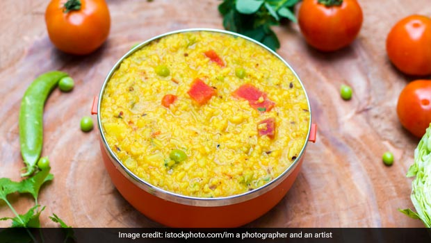Happy Makar Sankranti 2021: How To Make Masala Dal Khichdi (Watch Recipe Video)