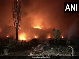 दिल्ली के तुगलकाबाद में भीषण आग से 1500 झुग्गियां जलकर राख, सैकड़ों लोग बेघर दिल्ली के तुगलकाबाद में भीषण आग से 1500 झुग्गियां जलकर राख, सैकड़ों लोग बेघर