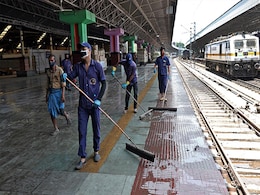 कोरोना की दूसरी लहर में रेलवे के 2300 से ज्यादा कर्मचारियों की मौत, परिजनों की मुआवजे की मांग कोरोना की दूसरी लहर में रेलवे के 2300 से ज्यादा कर्मचारियों की मौत, परिजनों की मुआवजे की मांग