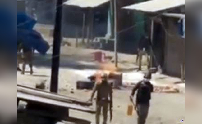 कैमरे में कैद हुए J&K में दुकानों-घरों में तोड़फोड़ करते पुलिसवाले, आला अधिकारी ने मांगी रिपोर्ट