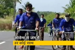 Coronavirus: केरल में सीएम केयर फंड में प्रवासी मजदूरों ने मिलकर किया दान Coronavirus: केरल में सीएम केयर फंड में प्रवासी मजदूरों ने मिलकर किया दान
