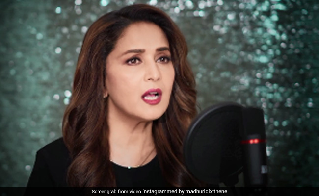 मुंबई से टकराने वाला है निसर्ग चक्रवात, Photo शेयर कर माधुरी दीक्षित ने दिखाई तूफान से पहले की शांति