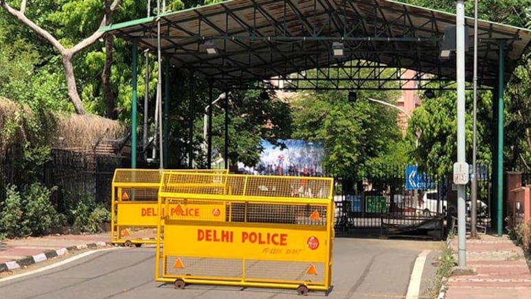 On-Duty Paramilitary Soldier Dies By Suicide With Service Revolver In Delhi On-Duty Paramilitary Soldier Dies By Suicide With Service Revolver In Delhi