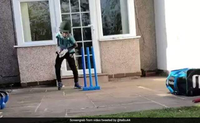 Tatenda Taibu Introduces Son To MS Dhoni Watch VIDEO Tatenda Taibu Introduces Son To MS Dhoni Watch VIDEO