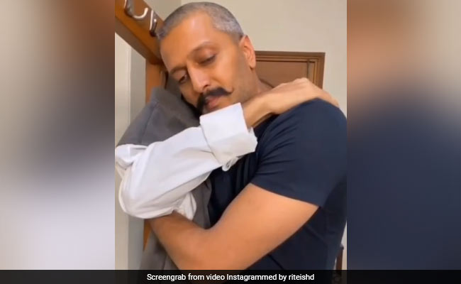 Riteish Deshmukh's Emotional Post On Father Vilasrao Deshmukh's 75th Birth Anniversary. It's OK To Cry