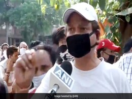 ठेके के बाहर सुबह 6 बजे से खड़ा था शख्स, 9 बजते ही भीड़ ने कर दिया पीछे, गुस्से में चिल्लाया- 'क्या चल रहा है ये...' देखें Video ठेके के बाहर सुबह 6 बजे से खड़ा था शख्स, 9 बजते ही भीड़ ने कर दिया पीछे, गुस्से में चिल्लाया- 'क्या चल रहा है ये...' देखें Video