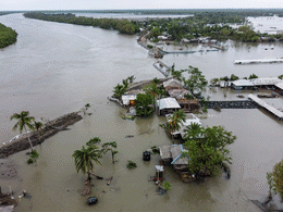 Cyclone Amphan से हुई 72 लोगों की मौत तो बॉलीवुड सितारों ने किया ट्वीट, बोले- जिन्होंने इसमें अपनी जिंदगी खो दी... Cyclone Amphan से हुई 72 लोगों की मौत तो बॉलीवुड सितारों ने किया ट्वीट, बोले- जिन्होंने इसमें अपनी जिंदगी खो दी...