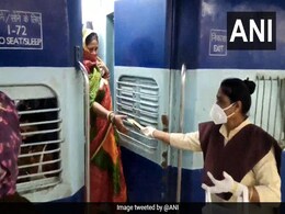 Railways Hands Out Sanitary Pads To Migrants On Shramik Trains In UP Railways Hands Out Sanitary Pads To Migrants On Shramik Trains In UP