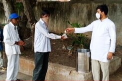 Meet The Pune Man Who Spent His Wedding Fund In Helping Migrants Meet The Pune Man Who Spent His Wedding Fund In Helping Migrants