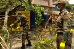 Army Helps In Kolkata But Protests Smoulder In Cyclone-Battered Bengal Army Helps In Kolkata But Protests Smoulder In Cyclone-Battered Bengal
