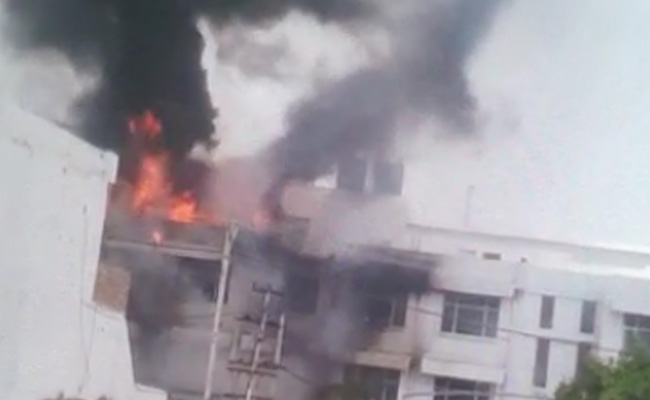 मानेसर: सैनिटाइज़र फैक्ट्री में लगी भीषण आग, फायर ब्रिगेड की 50 गाड़ियां मौके पर