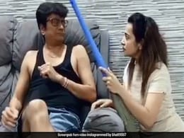 'तारक मेहता' में 'बापूजी' का किरदार निभाने वाले एक्टर का Video हुआ वायरल, पत्नी ने यूं डांट लगाकर लगवा डाली झाड़ू 'तारक मेहता' में 'बापूजी' का किरदार निभाने वाले एक्टर का Video हुआ वायरल, पत्नी ने यूं डांट लगाकर लगवा डाली झाड़ू