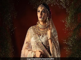 सपना चौधरी ने दुल्हन की तरह सज-संवरकर खिंचवाई फोटो तो हिना खान ने किया यह कमेंट सपना चौधरी ने दुल्हन की तरह सज-संवरकर खिंचवाई फोटो तो हिना खान ने किया यह कमेंट