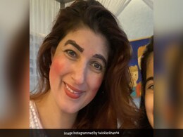 ट्विंकल खन्ना का बेटी ने किया ऐसा मेकओवर, एक्ट्रेस ने सोशल मीडिया पर शेयर की Photo ट्विंकल खन्ना का बेटी ने किया ऐसा मेकओवर, एक्ट्रेस ने सोशल मीडिया पर शेयर की Photo