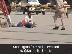 उत्तर प्रदेश: तपती धूप में प्रवासी मजदूरों को जमीन पर लोटवाने वाले पुलिसकर्मियों के खिलाफ कार्रवाई, एक लाइन हाजिर तो दूसरा...