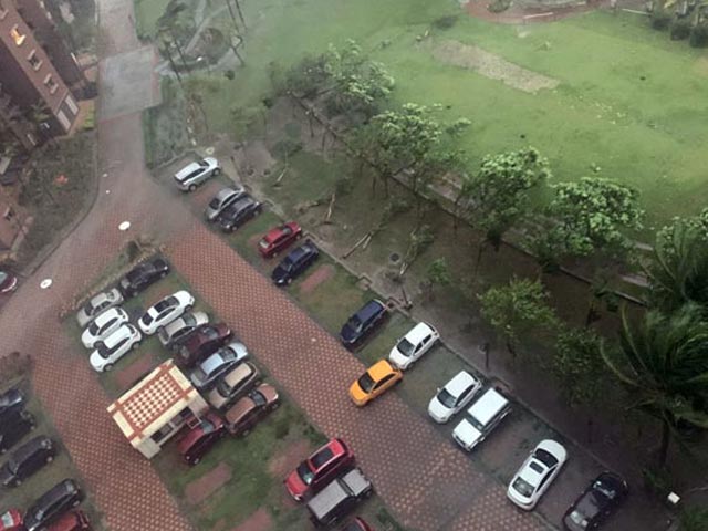 Parked Cars Bump Each Other In Kolkata As Cyclone Amphan Batters Bengal