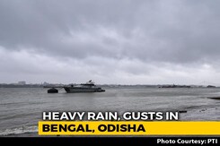 Cyclone Amphan Begins Landfall In Bengal, Heavy Rain Along Coast Cyclone Amphan Begins Landfall In Bengal, Heavy Rain Along Coast