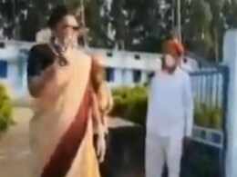 क्वारंटाइन सेंटर पहुंची केंद्रीय मंत्री रेणुका सिंह ने अधिकारियों को धमकाया- अंधेरे कमरे में ले जाकर बेल्ट से मारना अच्छे से जानती हूं क्वारंटाइन सेंटर पहुंची केंद्रीय मंत्री रेणुका सिंह ने अधिकारियों को धमकाया- अंधेरे कमरे में ले जाकर बेल्ट से मारना अच्छे से जानती हूं