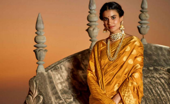 You Won't Regret Adding These Stunning Art Silk <i>Sarees</i> To Your Wardrobe