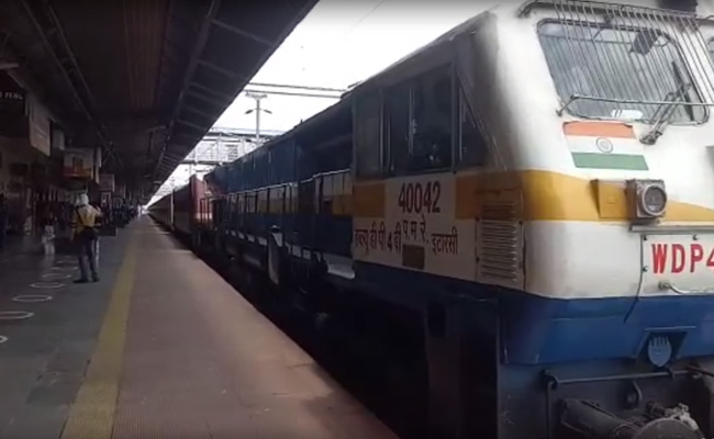 अमृतसर से गोंडा जा रही स्पेशल ट्रेन से कूदे 5 मजदूर, पुलिस ने पकड़कर भेज दिया क्वारंटीन सेंटर