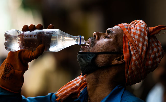Hot Weather Conditions In Most Parts Of Haryana, Punjab, Gurgaon Swelters At 44 Degrees