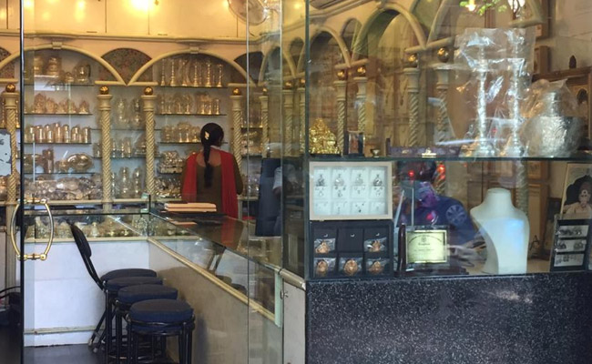 Shops Open In Bengaluru In Extended Lockdown, But Get Few Customers