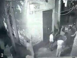 दिल्ली के जहांगीरपुरी क्षेत्र में दो पक्षों के बीच झगड़े में युवक की मौत, CCTV में कैद हुई घटना.. दिल्ली के जहांगीरपुरी क्षेत्र में दो पक्षों के बीच झगड़े में युवक की मौत, CCTV में कैद हुई घटना..