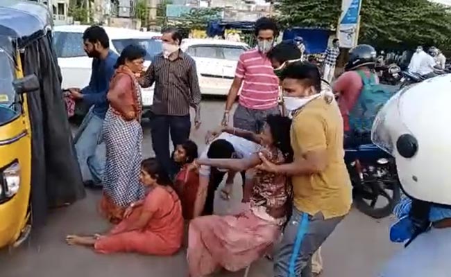 11 Dead, 1,000 Reportedly Sick After Gas Leak At Plant In Vizag