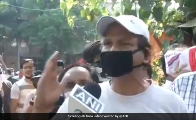 Watch: Delhi Man Questions Lack Of Security Outside Liquor Shops