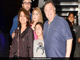नीतू कपूर को आई ऋषि कपूर की याद, परिवार संग Photo शेयर कर बोलीं- काश यह तस्वीर पूरी... नीतू कपूर को आई ऋषि कपूर की याद, परिवार संग Photo शेयर कर बोलीं- काश यह तस्वीर पूरी...