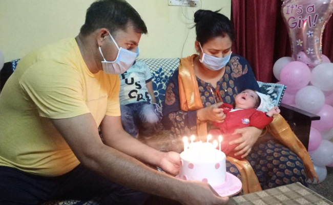 Corona पॉजिटिव कॉन्सटेबल और उनकी गर्भवती पत्नी ने दिया बच्ची को जन्म, दिल्ली पुलिस ने जो किया जोरदार स्वागत