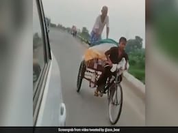 बॉलीवुड एक्ट्रेस ने शेयर किया Video, मां-बाप को बनारस से अररिया रिक्शे पर ले जाता नजर आया यह बच्चा बॉलीवुड एक्ट्रेस ने शेयर किया Video, मां-बाप को बनारस से अररिया रिक्शे पर ले जाता नजर आया यह बच्चा